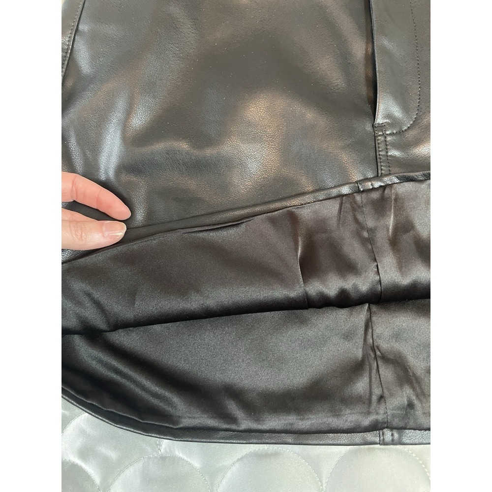 Women Y2K brand Blanknyc Black Leather Mini Skirt Size 29 Western Rocker Chic - Picture 4 of 7